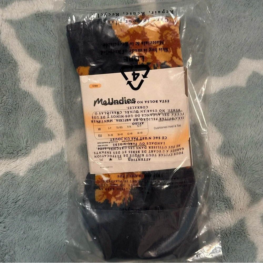 NEW MeUndies Cotton Crew Socks Medium Death of Me Skull Floral Halloween Pattern